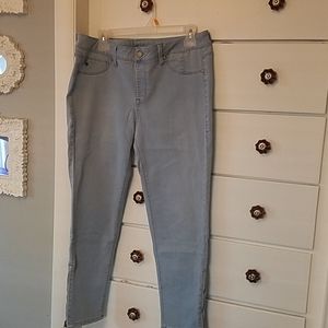 Hot in Hollywood capri jeans